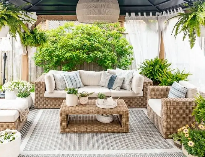 Spruce Up Your Outdoor Space by Extending the Deck Smartly