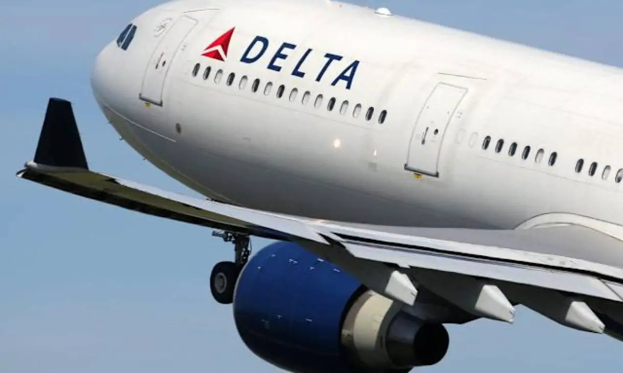 Delta Passengers Forced to Hold Plane Ceiling Together Mid-Flight: A Shocking Incident