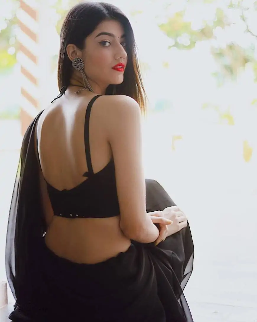  Indian Women Photos Saree Navel