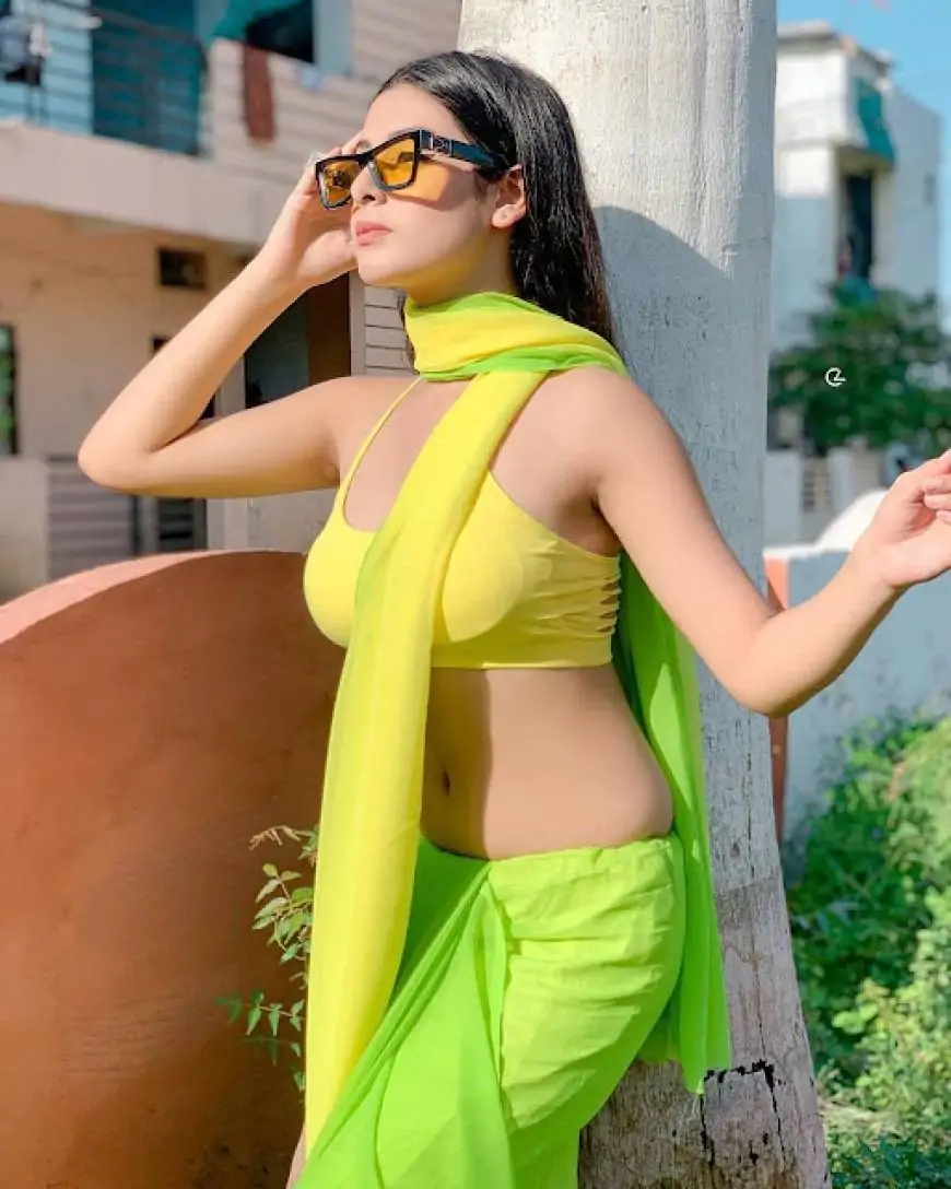  Indian Women Photos Saree Navel