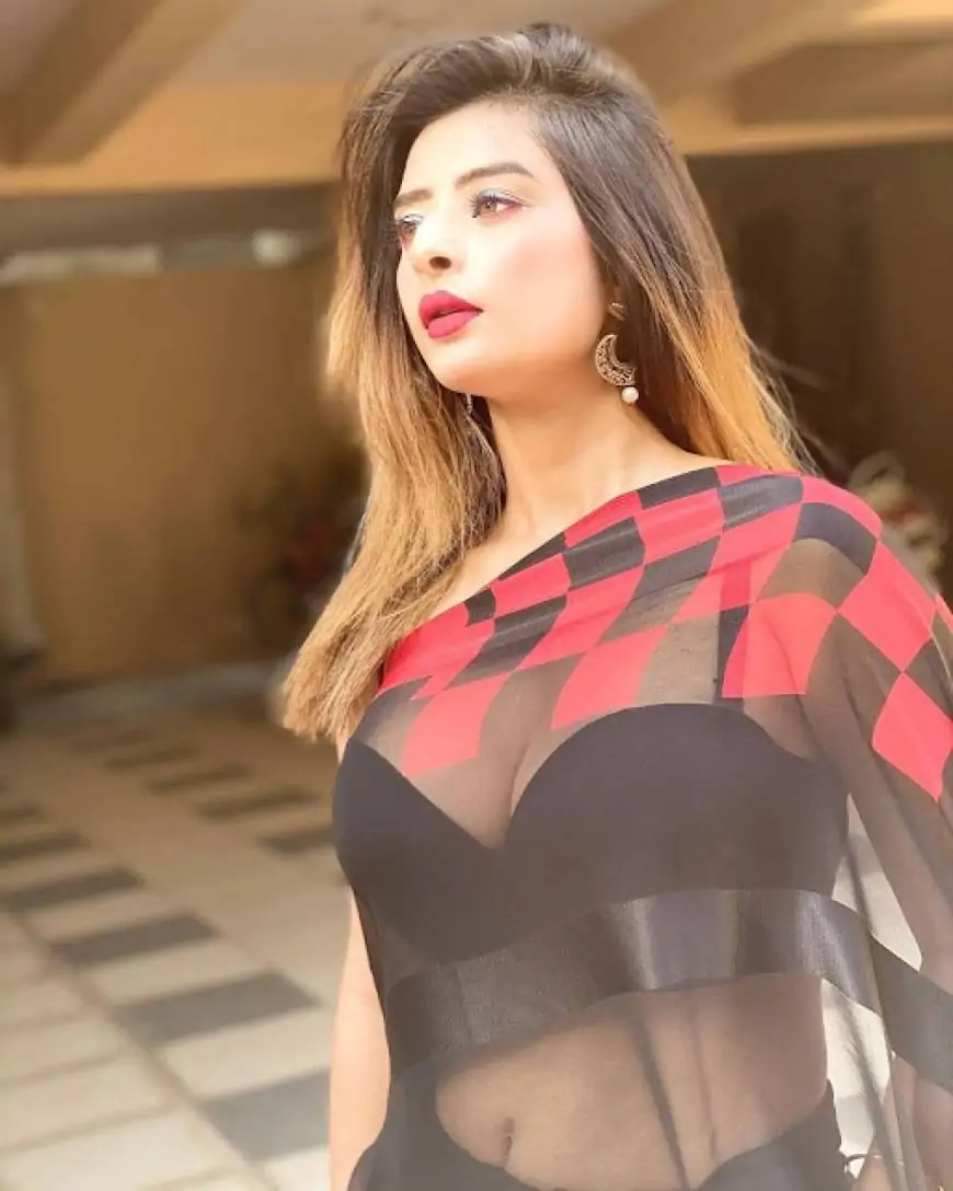  Indian Women Photos Saree Navel