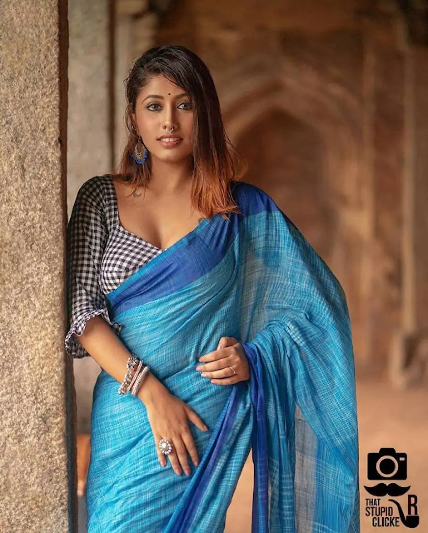  Indian Women Photos Saree Navel