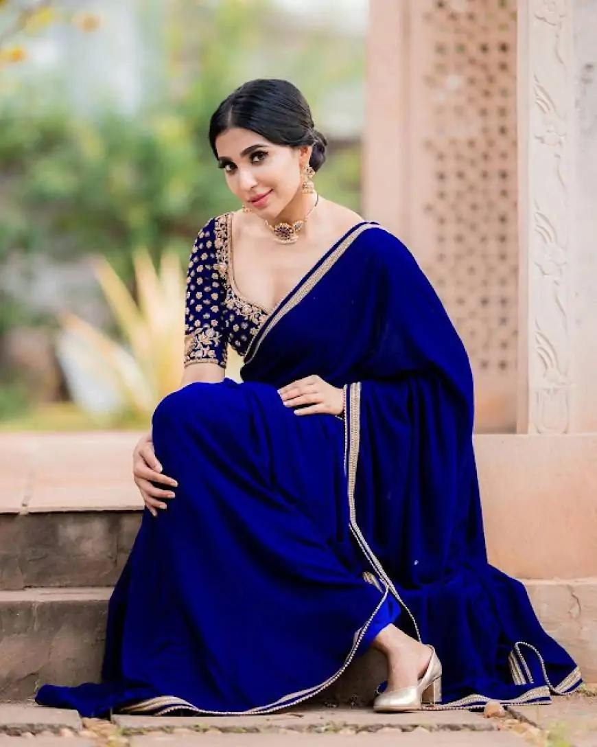  Indian Women Photos Saree Navel