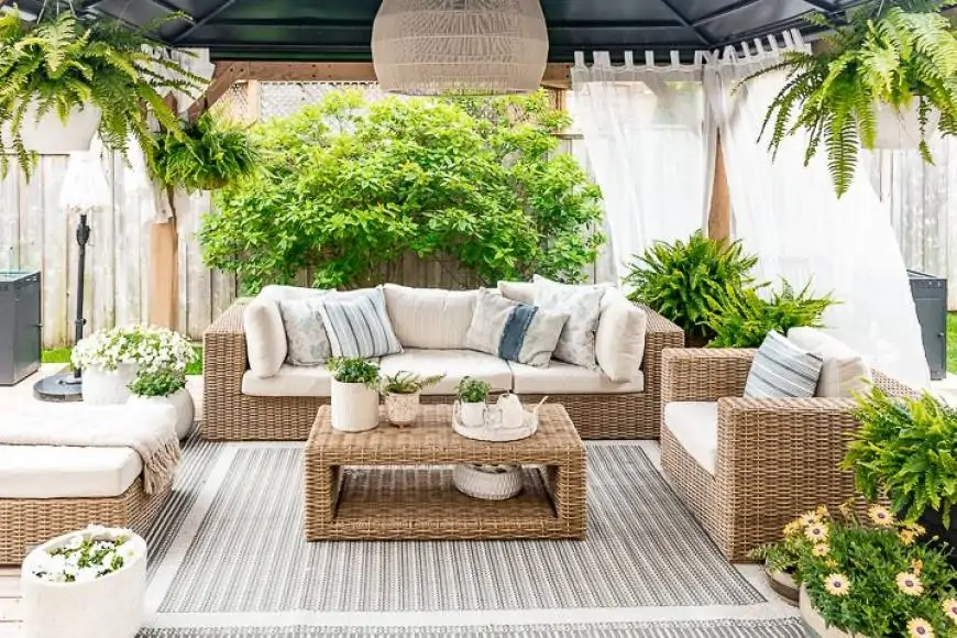Spruce Up Your Outdoor Space by Extending the Deck Smartly