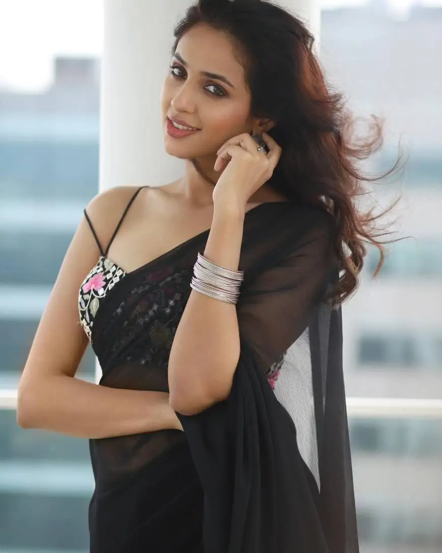 Riya Suman Biography, Wiki, Age, Family, Movies, Affairs, Images, Unknown Facts and More