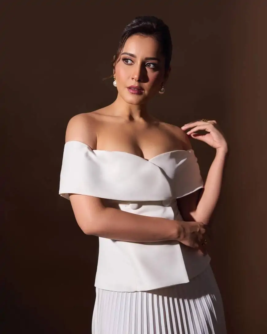 Rashi Khanna Biography, Wiki, Net Worth 2025