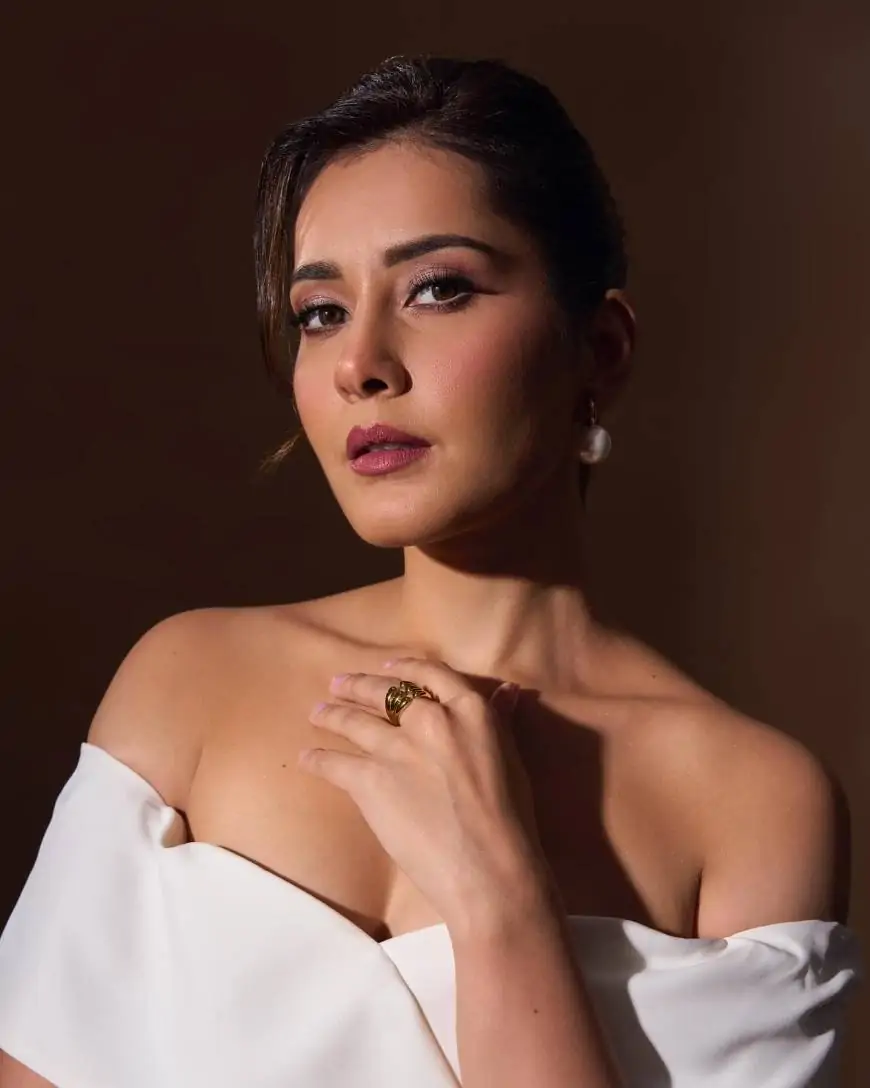 Rashi Khanna Biography, Wiki, Net Worth 2025