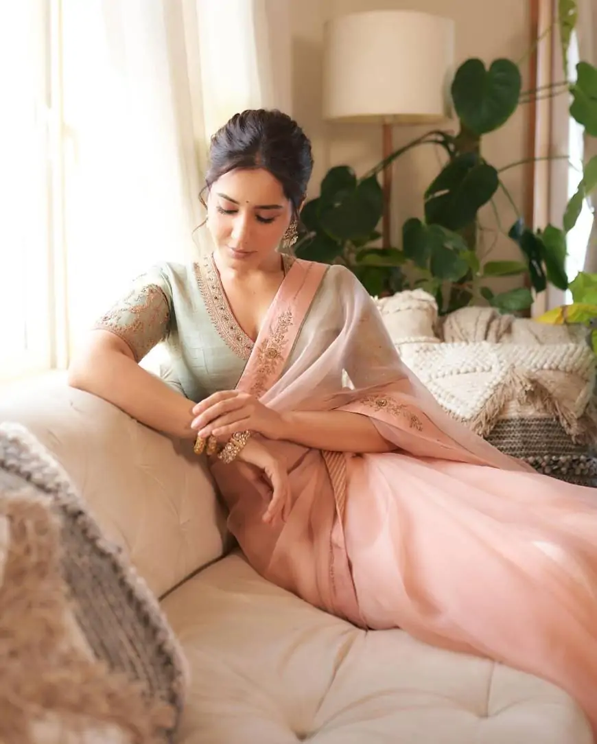 Rashi Khanna Biography, Wiki, Net Worth 2025