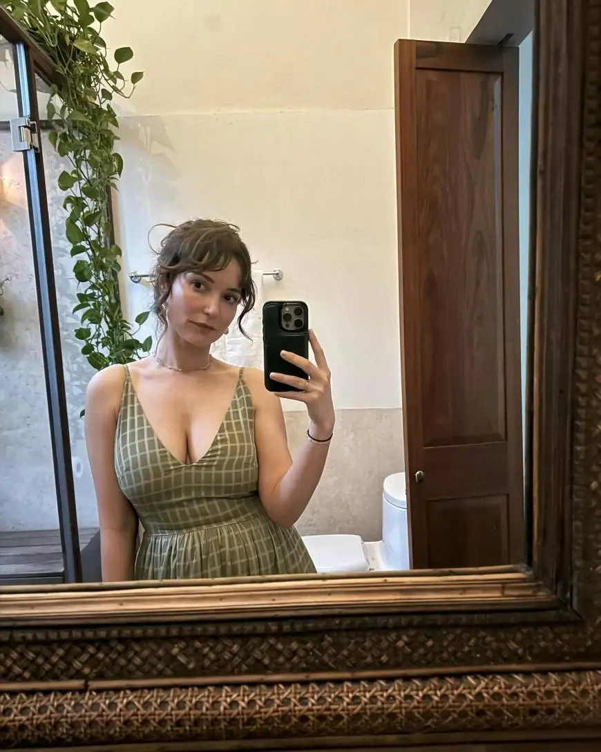 Milana Vayntrub Photos, Net Worth & More