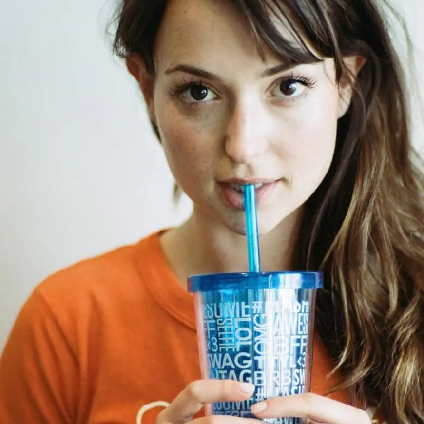 Milana Vayntrub Photos, Net Worth & More
