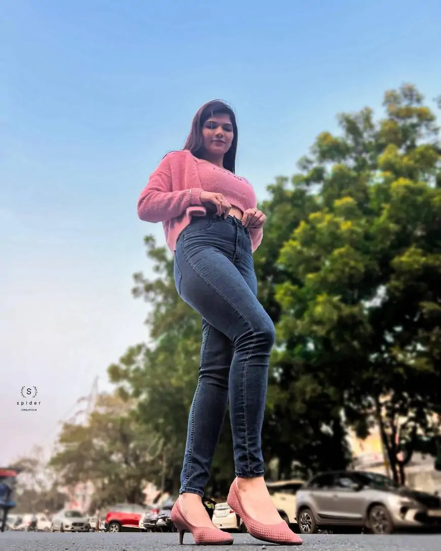 Kavy Photos, Net Worth 