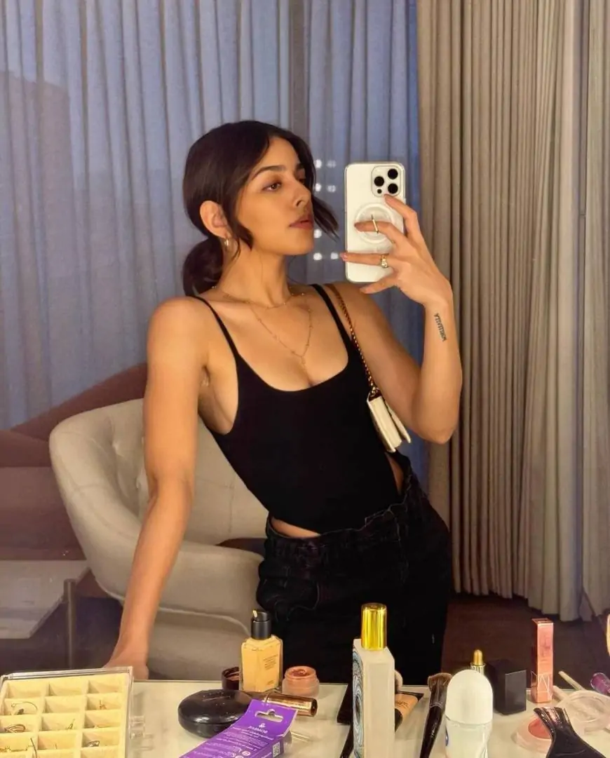 Alaya Furniturewala images, hot photos