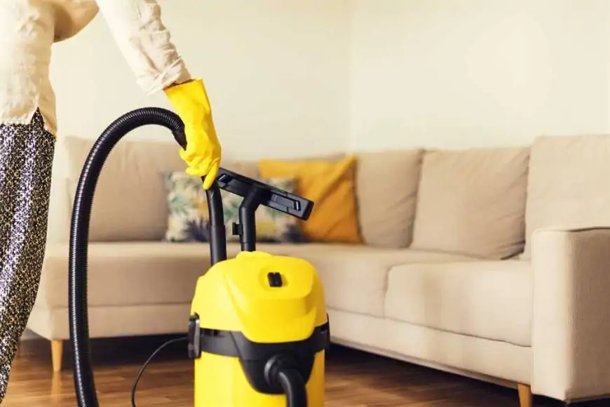 How much does it cost to hire a cleaning service?