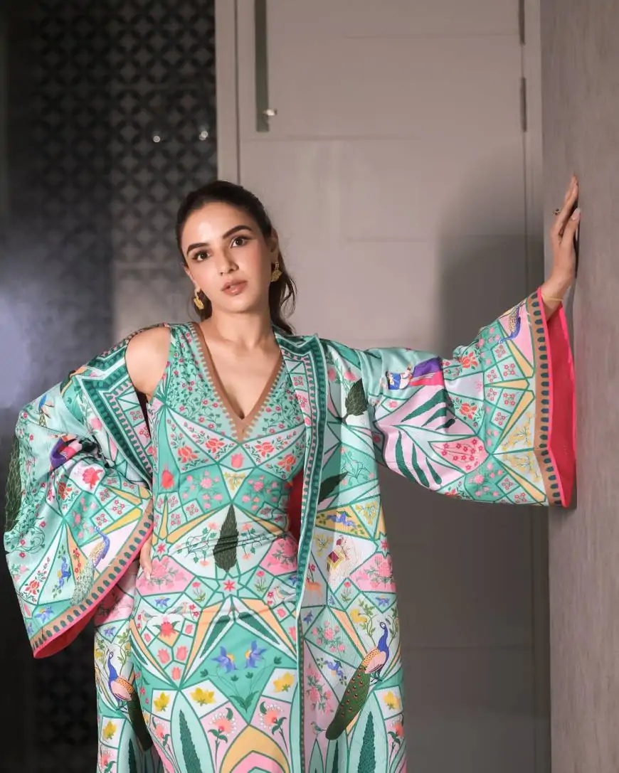 Jasmin Bhasin Biography, Wiki, Age, Height, Family, Photos & More