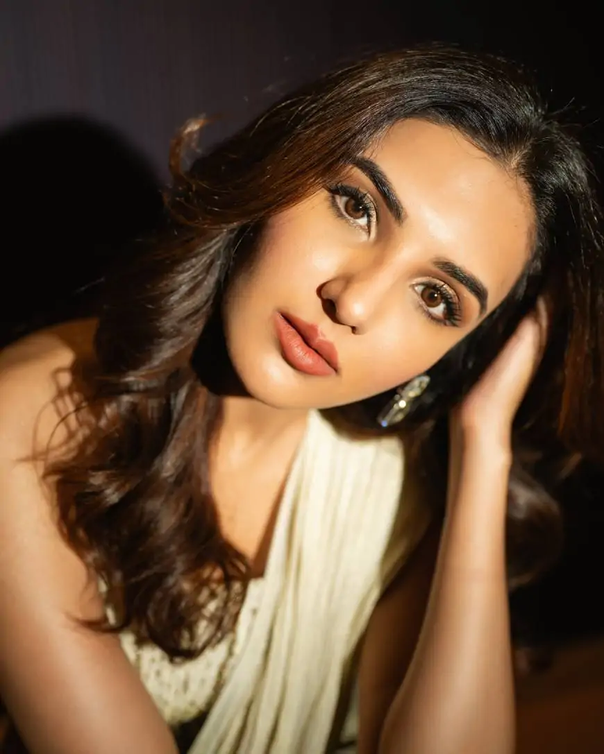 Jasmin Bhasin Biography, Wiki, Age, Height, Family, Photos & More
