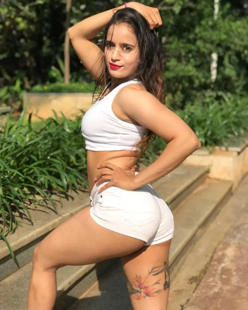 Heena Jain ass size