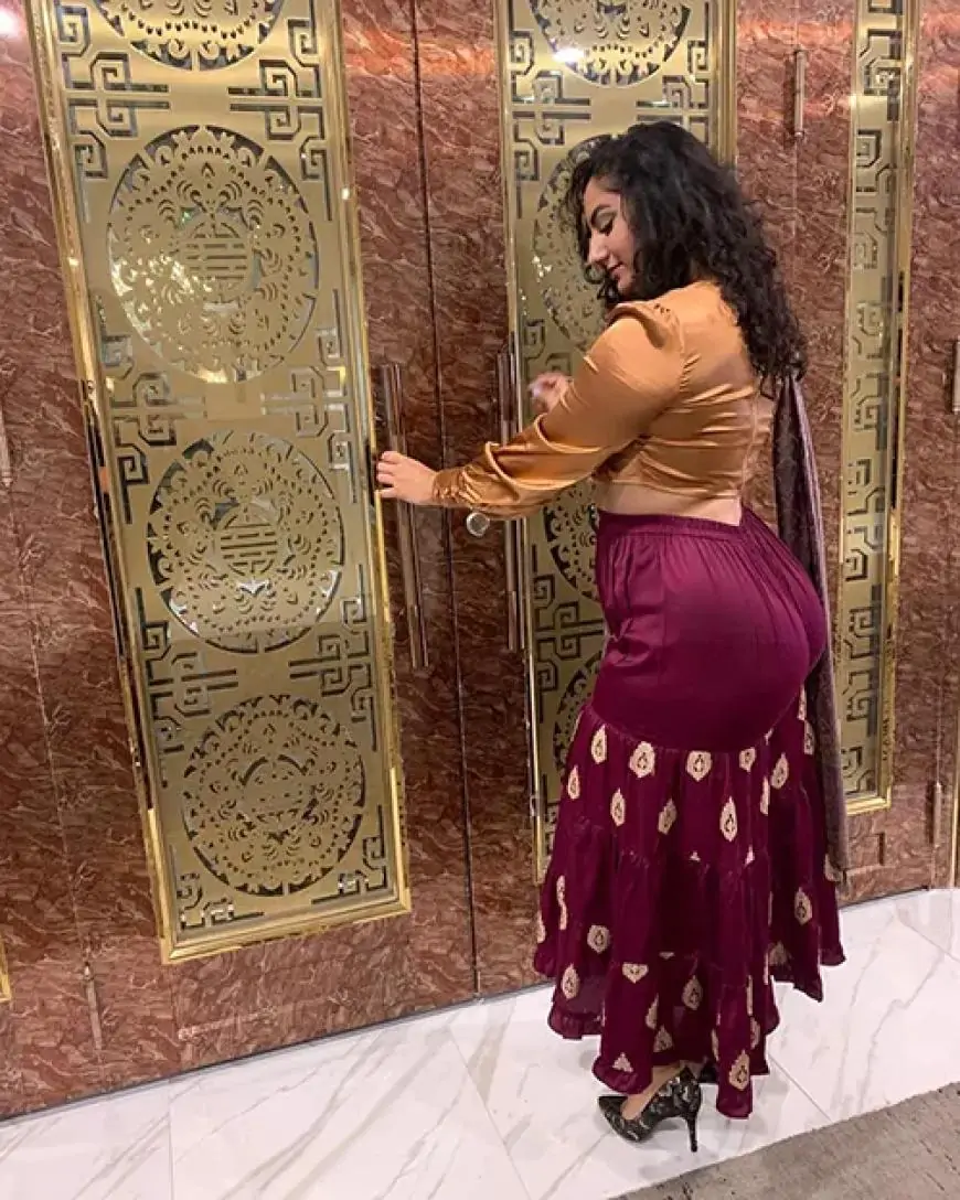 Alisha Naik big butt