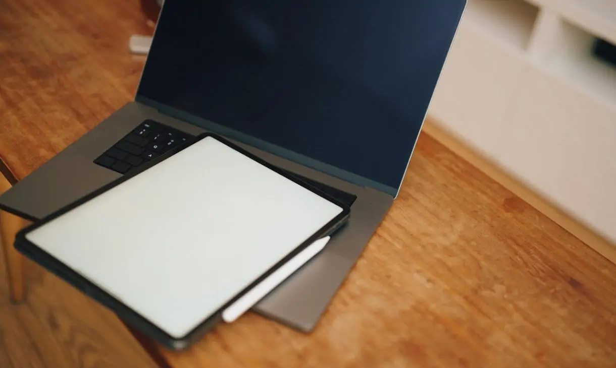 Photo by Jakub Zerdzicki