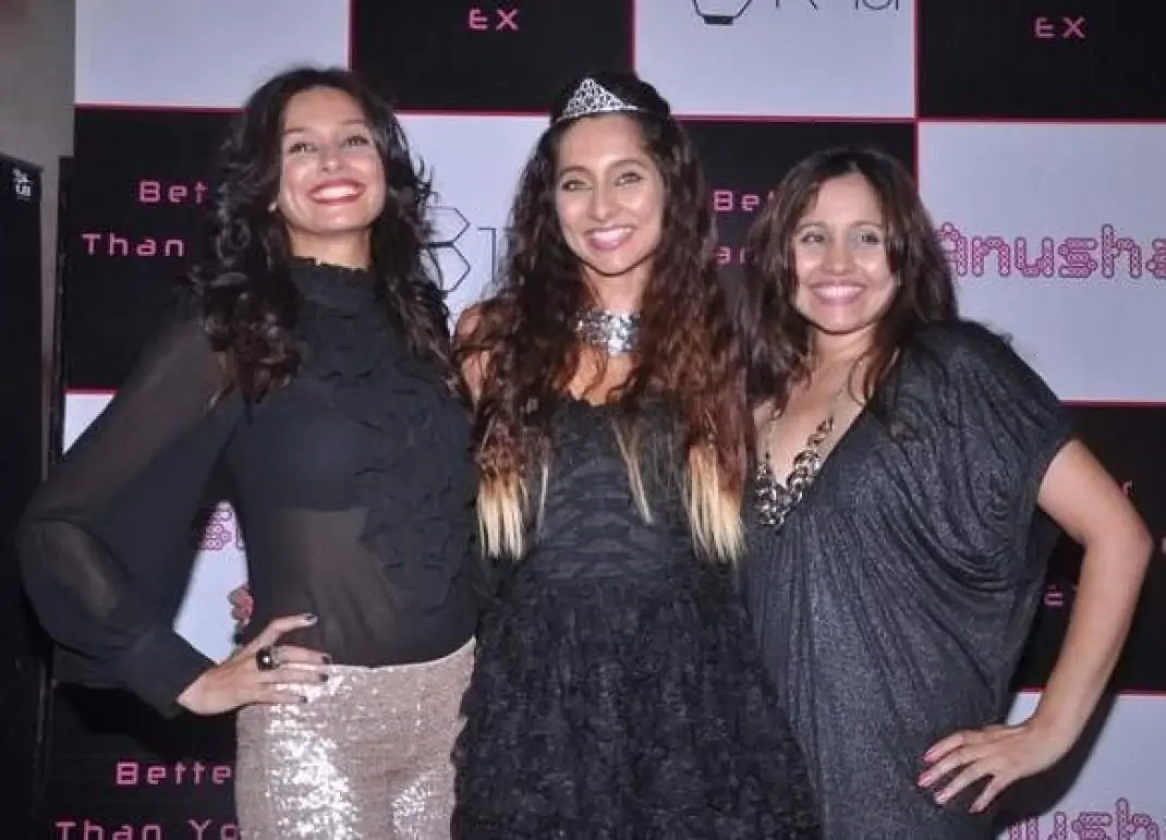 Shibani Dandekar Family