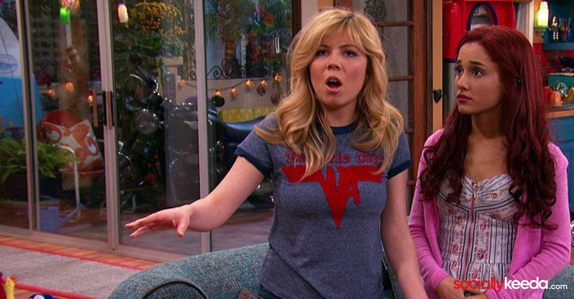Download Sam & Cat Season 1 2013 {English with Subtitles} Full Web Series