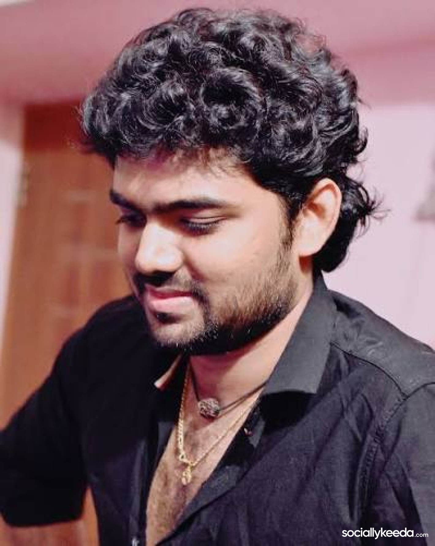 Karthick Devaraj Wiki, Biography, Age, Wife, Songs, Images