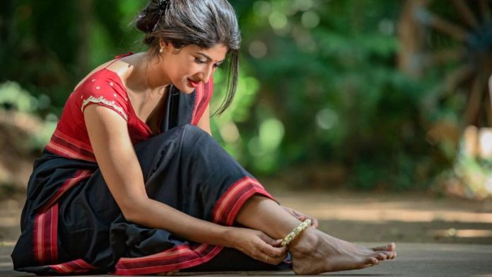 Roshni Prakash Wiki, Biography, Age, Profile, Husband, Movies, Images And More - News Bugz