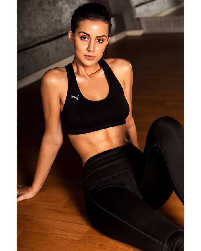 Larissa Bonesi Wiki Larissa Bonesi Wiki