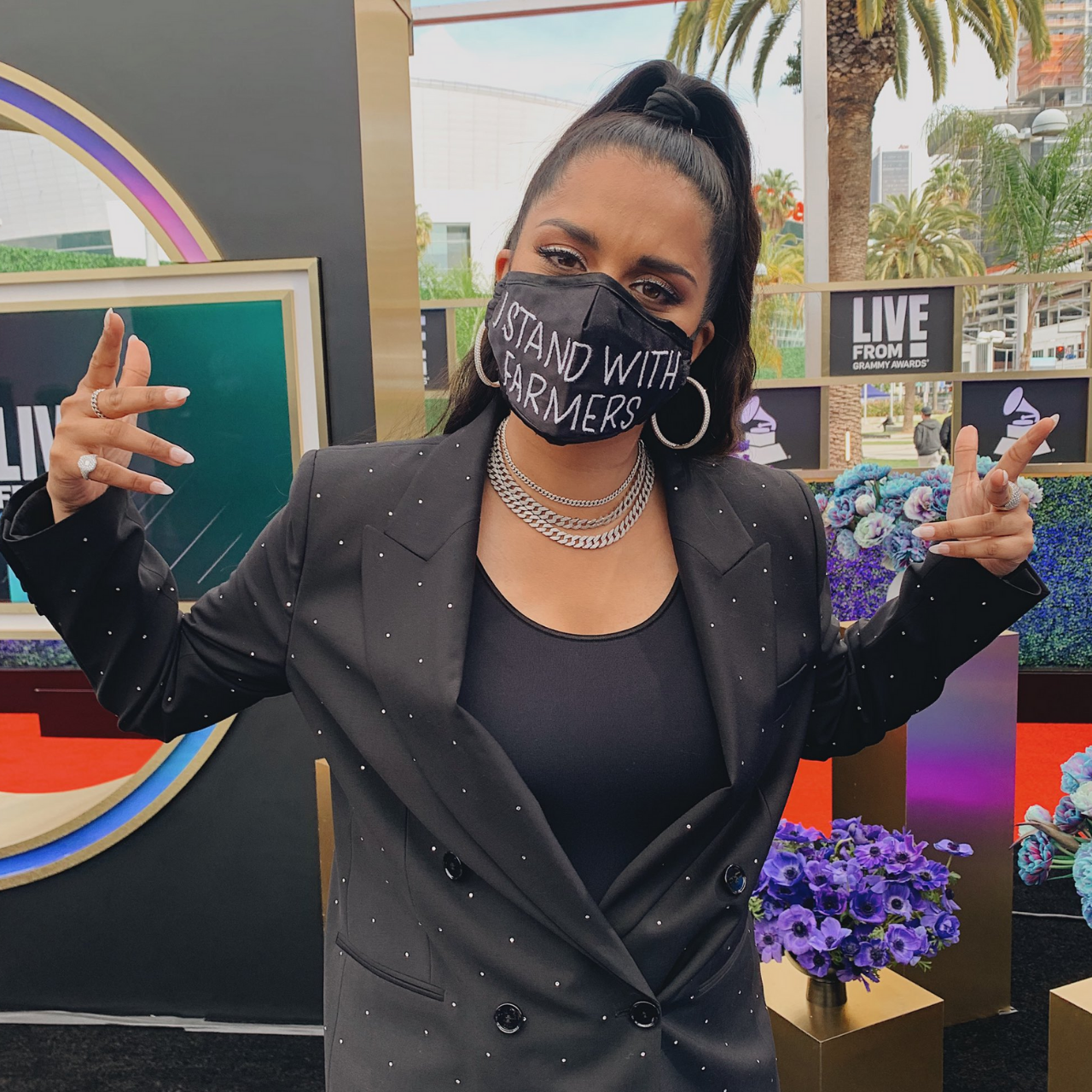Canadian Youtuber Lilly Singh supported farmers, shared photo with "I Stand with Farmers" Face Mask