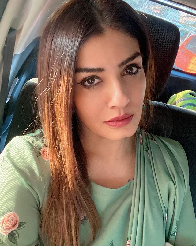 Raveena Tandon - sociallykeeda Raveena Tandon - Scoaillykeeda.com