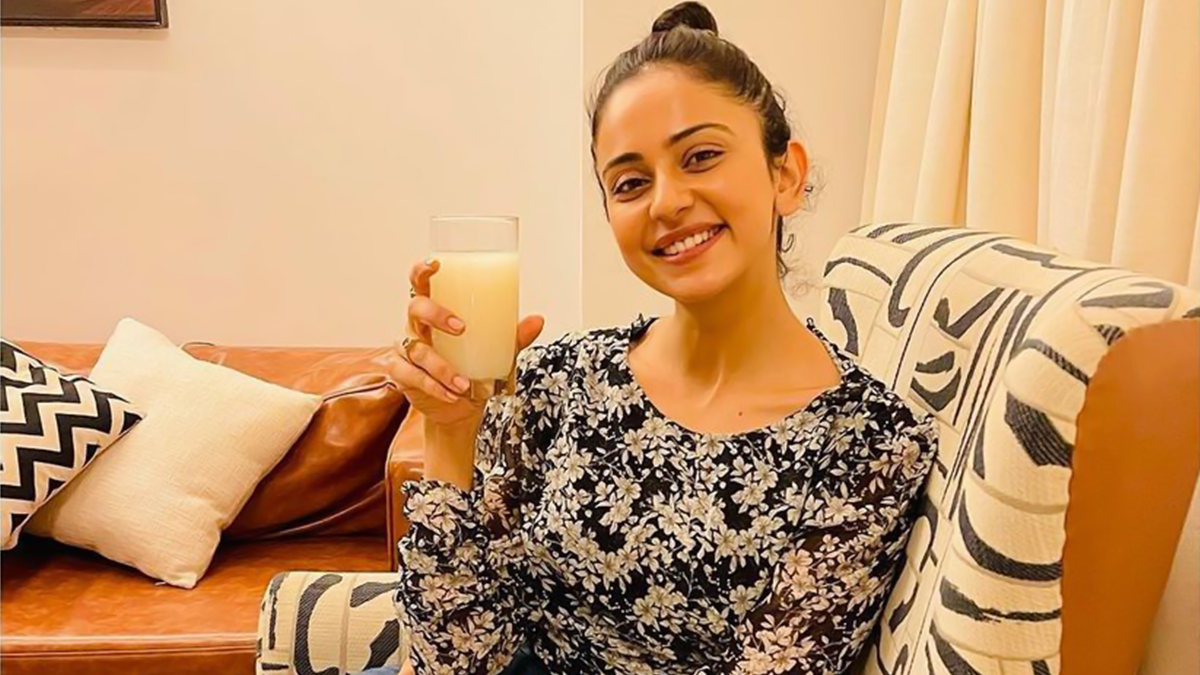 32 1 - sociallykeeda Rakul Preet Singh Shares Health Tip, Suggests Her Recipe To Beat Summer Heat! (View Post)
